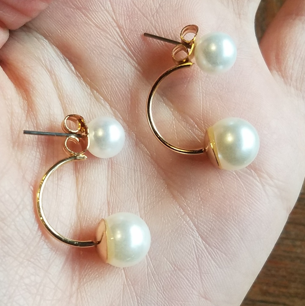 NWOT Gold Pearl Earrings - Picture 5 of 6